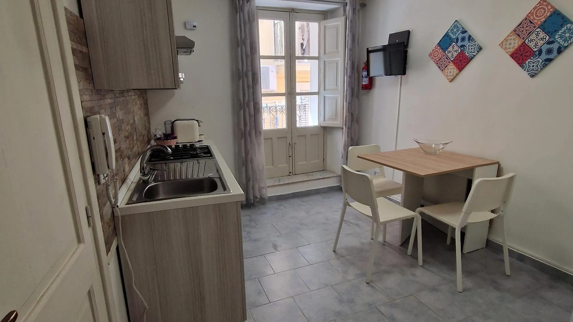 Rocksea Apartments 체팔루 이탈리아